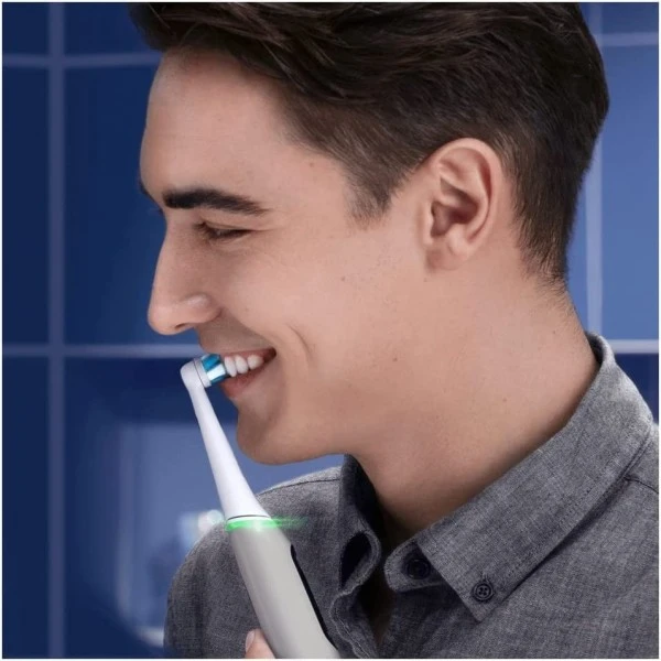 Oral B Oral-B IO6 Series 6 Ultimate Clean Grey Electric Toothbrush 3 Oral B Oral-B IO6 Series 6 Ultimate Clean Grey Electric Toothbrush - Image 3